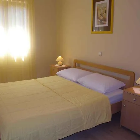 Rovanjska/paklenica Riviera 6794 Apartmán